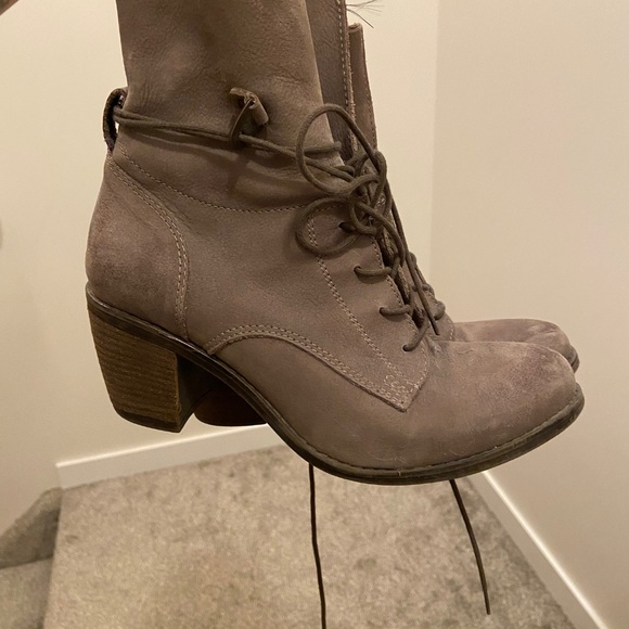 Steve Madden booties - Picture 2 of 4